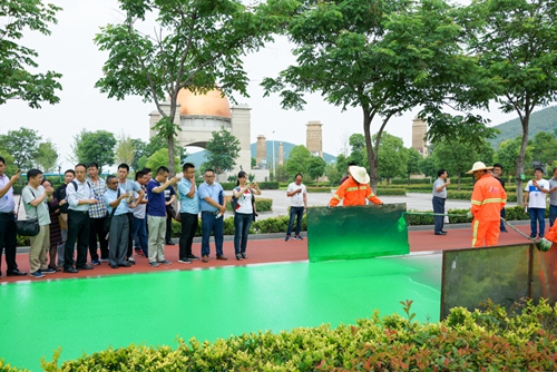 彩色聚合物封层现场演示.jpg