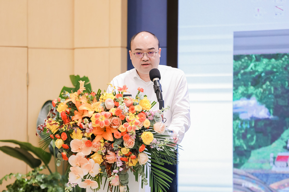 17346622601154795Rik.jpg 黄俊.jpg