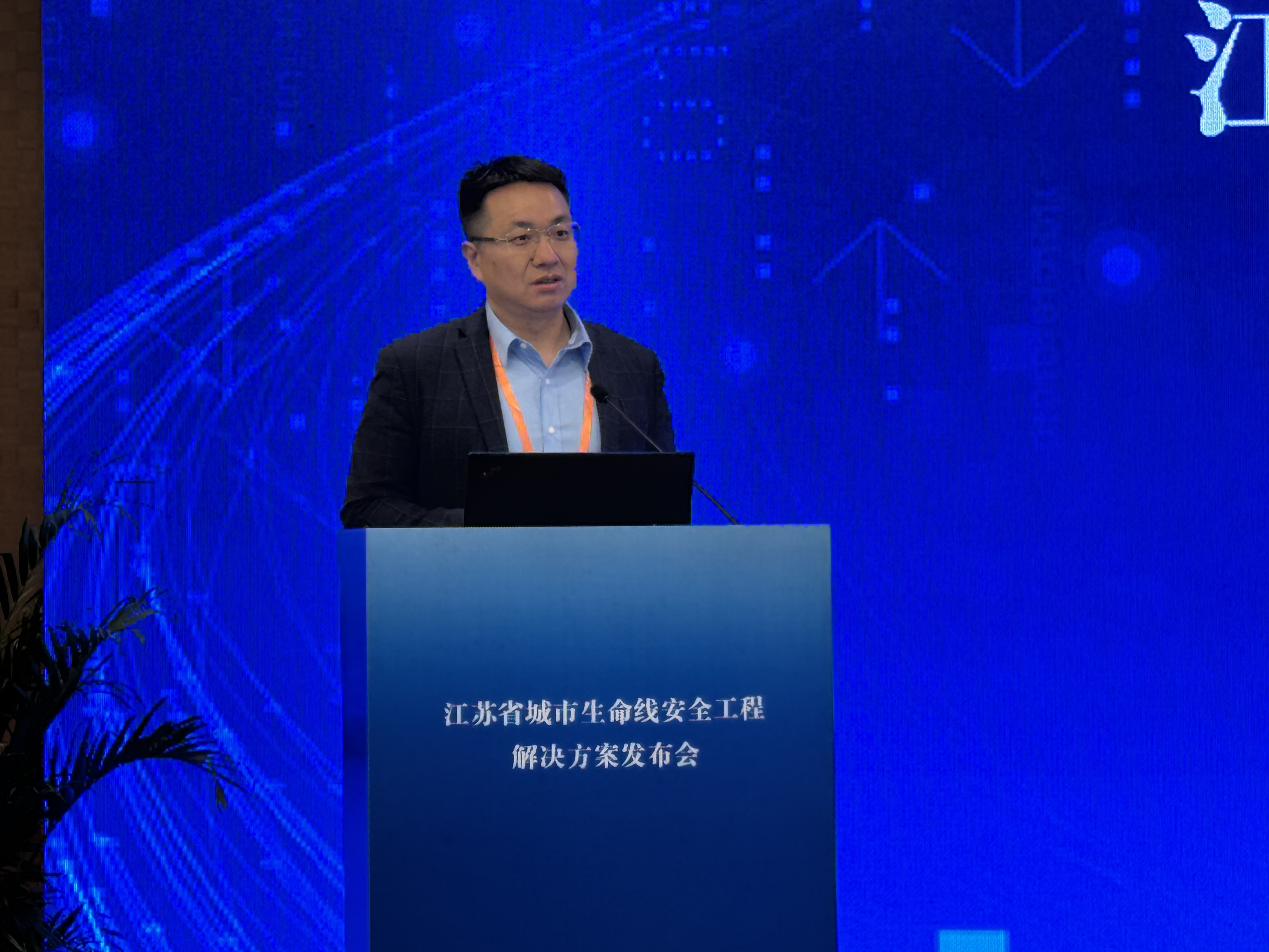 1744352286822691tPAK.jpg 何兴华.jpg